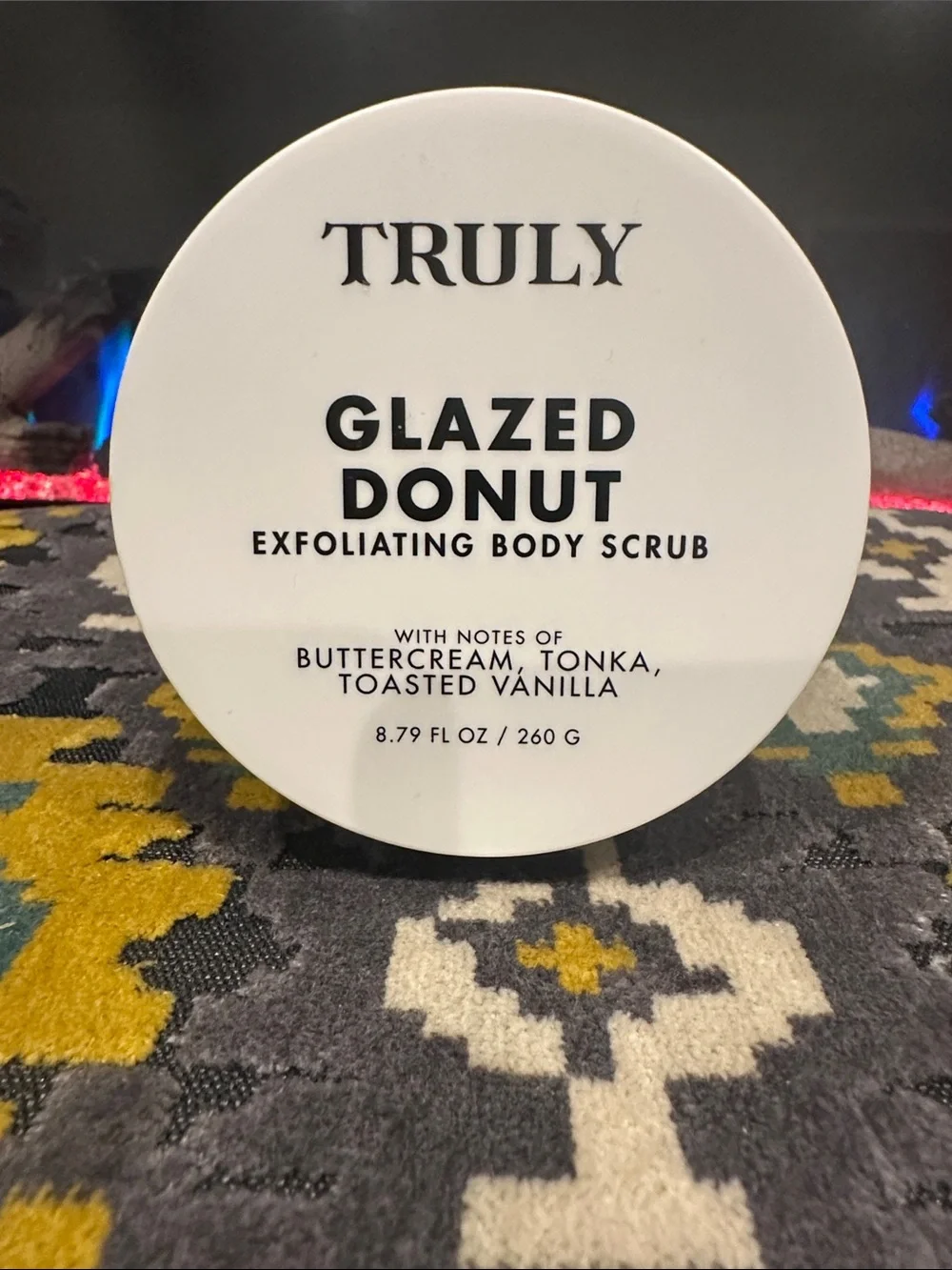 TRULY Glazed Donut Exfoliating Body Scrub — Light Pink & White